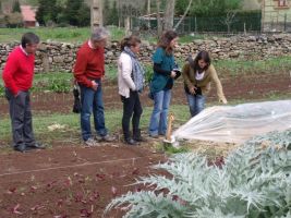 Un momento_de_la_visita_guiada_a_la_huerta_de_Villacarriedo