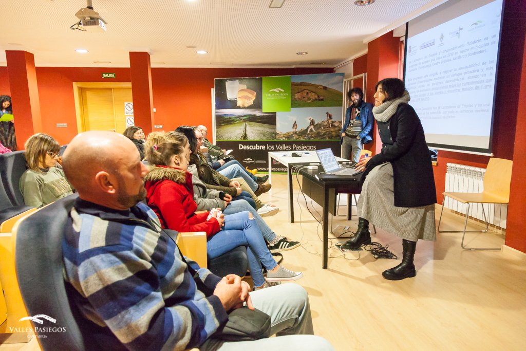 Grupo de asistentes a la Lanzadera de Empleo de los Valles Pasiegos